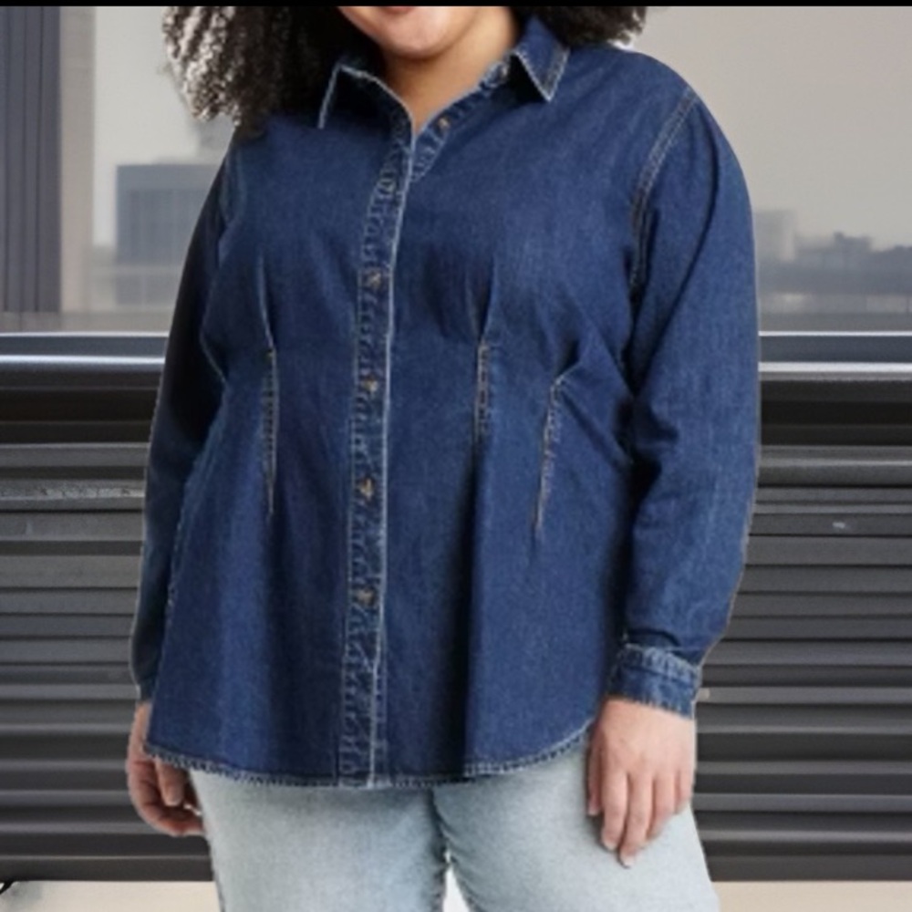 Stylish AVA & VIV Denim Button Up Shirt The Back Helps Give A Hourglass Look NWT